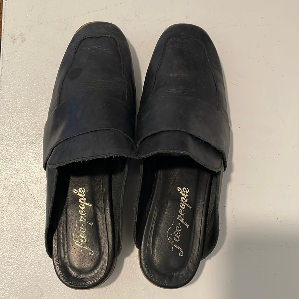 Free people slides. size 7
